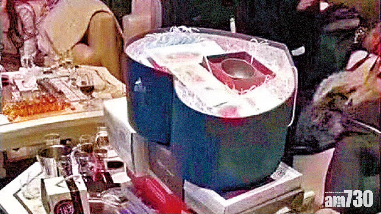 「鴨王」曬收富婆28份厚禮   傳遭人夫打斷腳