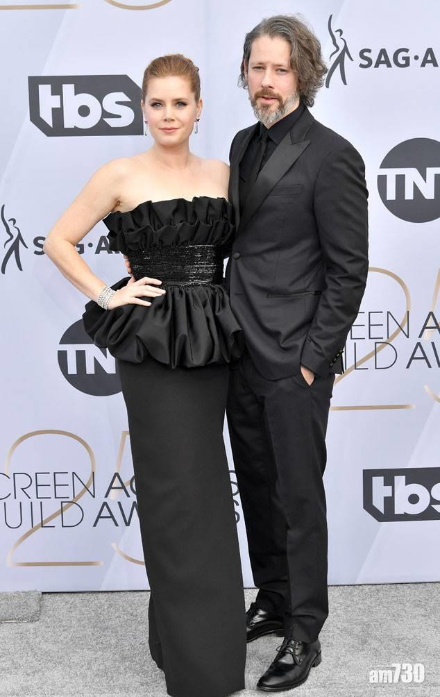 【永恆黑襯黑】紅氈黑影雙雙