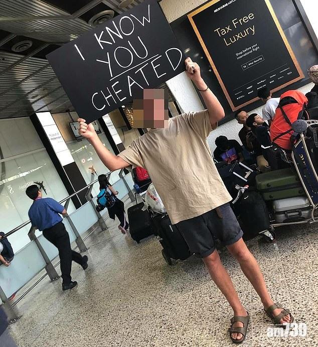 舉牌斥偷食女友  踢拖男贏8萬讚