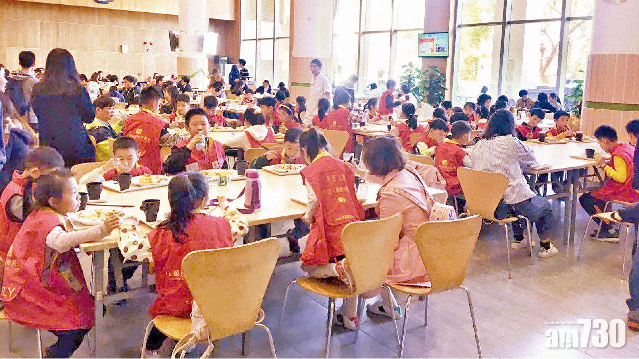 學生斥「好擾民」 「鴨仔團」闖中大港大