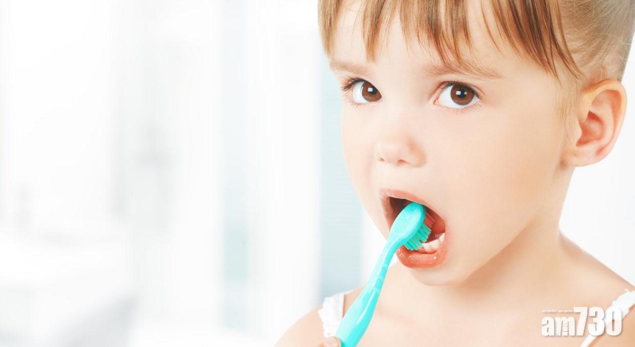 【牙膏擠幾多】兒童用太多牙膏 長大後或有氟斑牙