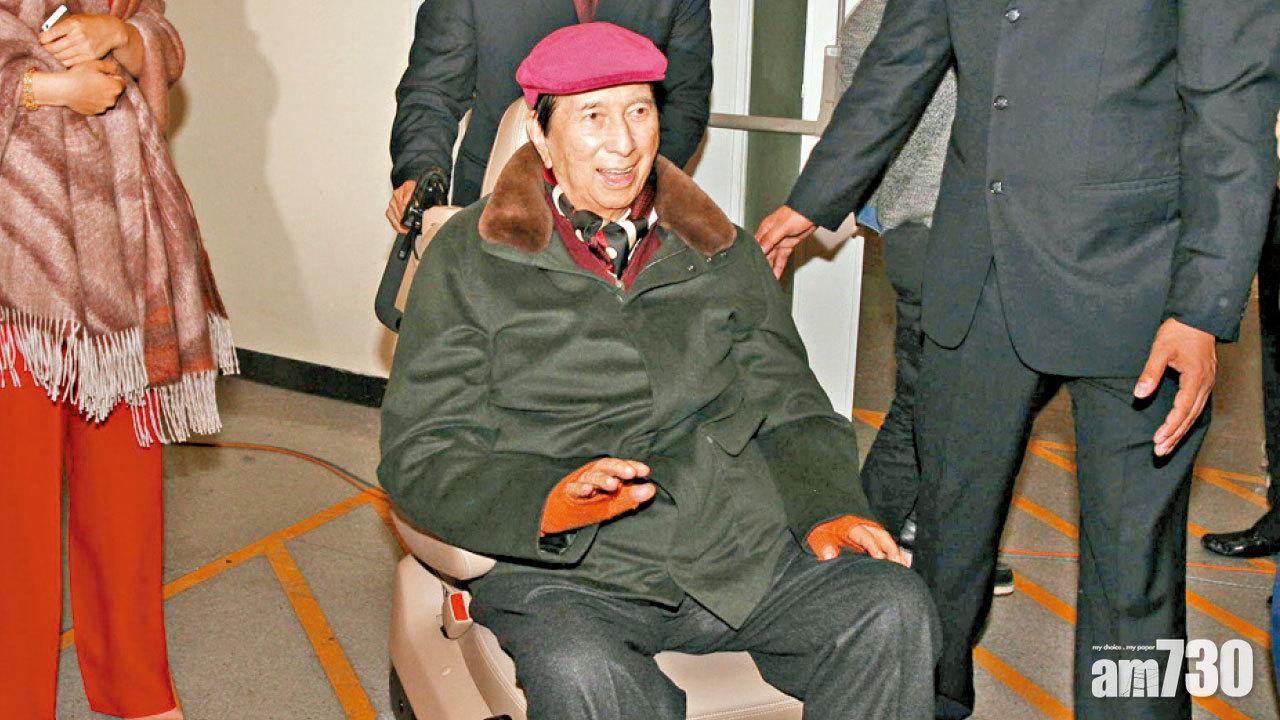 何鴻燊傳病危 各房輪流探望  何超瓊︰佢需要做身體檢查