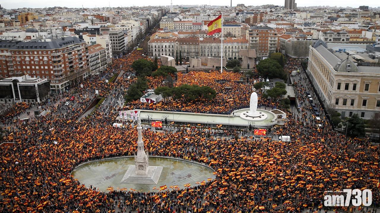 西班牙萬人示威抗議政府屈服於加泰分離主義