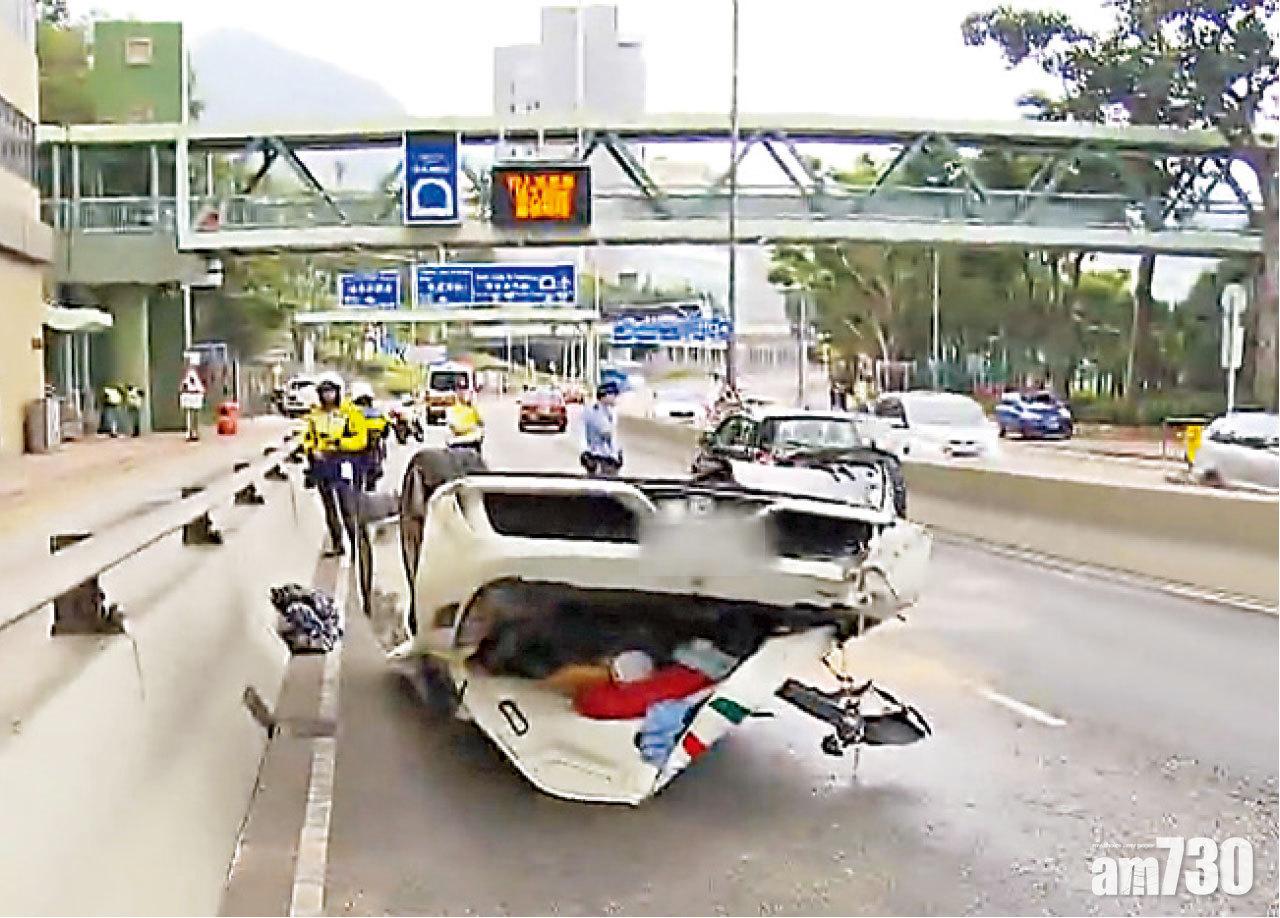 法拉利撞石壆兩傷