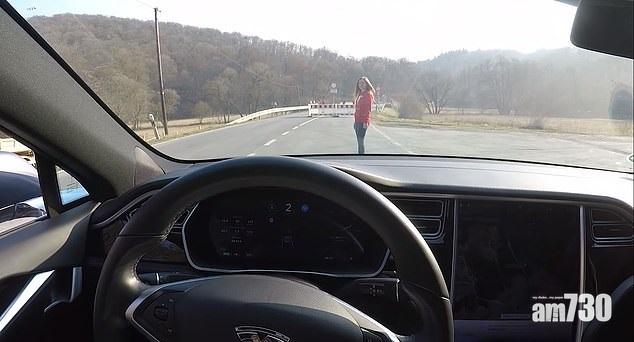 【拿老婆當白老鼠】測試Tesla自動駕駛 老婆差點被撞 (有片)