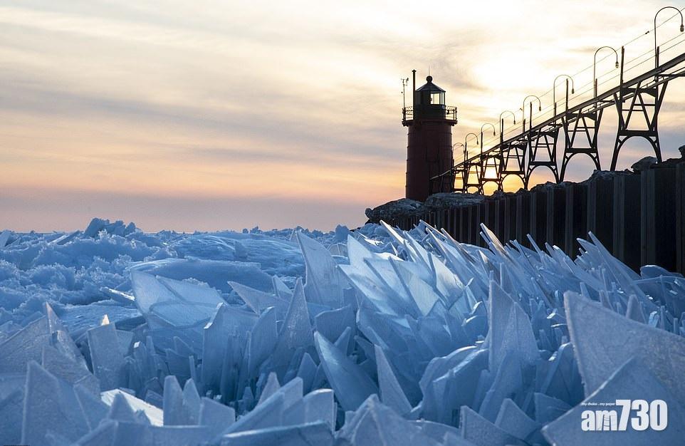春暖冰開 湖面泛冰湖奇觀