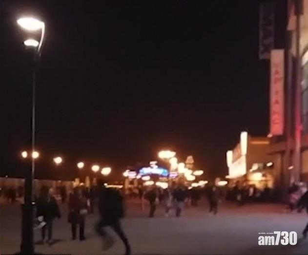 【心驚驚】扶手電梯傳巨響  迪士尼遊客以為恐襲嚇到雞飛狗走(有片)