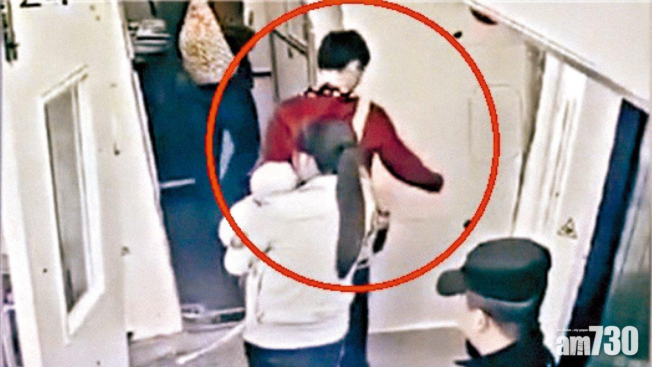 聽外母吩咐 登機前向地面掟硬幣  武漢男被拘10日