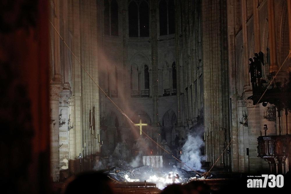 【聖母院大火】教堂內祭壇 十字架幸存