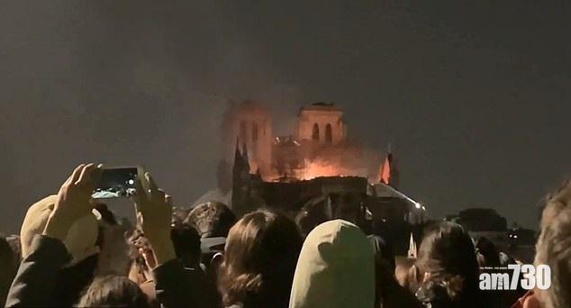 【聖母院大火】巴黎市民街上遙望火光唱《聖母頌》  傷感動人 (有片)