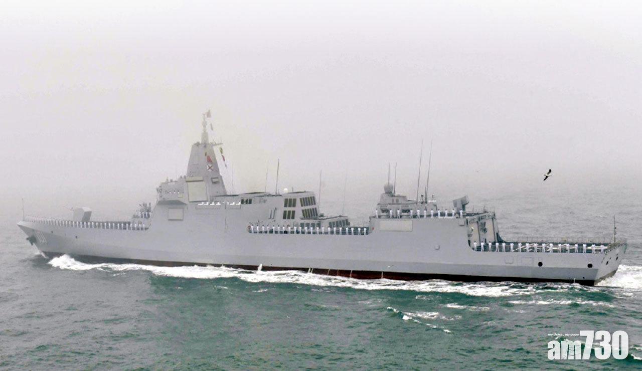 大霧無阻海上閱兵  習近平檢閱新銳軍艦