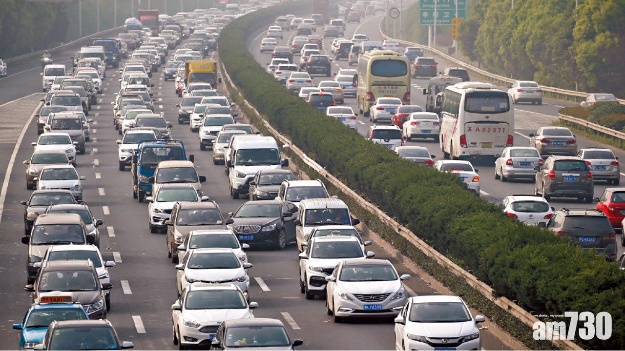 盛況猶如春運 五一首日高速公路大塞車