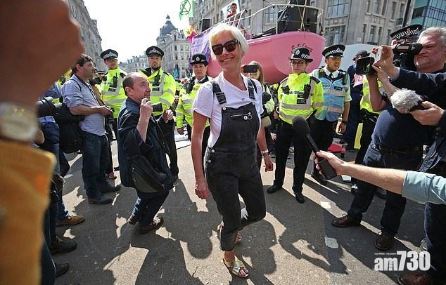 環保影后乘$18萬豪艙 愛瑪封頭等偽君子 