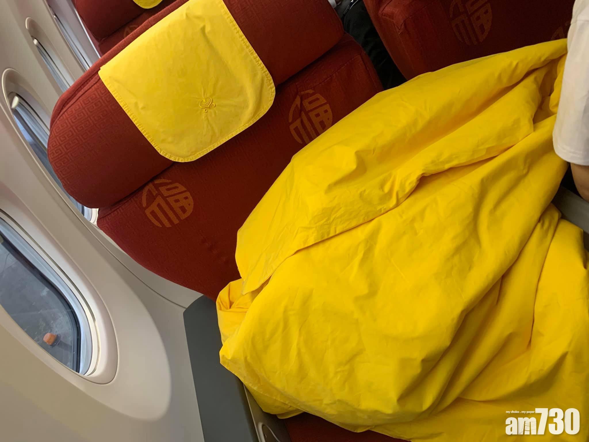 座椅棉被激似「出殯套裝」台女搭商務艙超崩潰