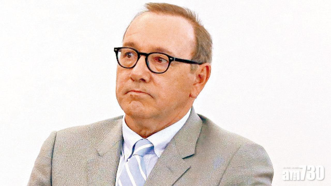 「性侵影帝」奇雲史帕西 現身法庭惹哄動