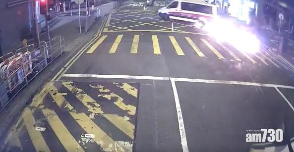 【車CAM影晒】向警車擲汽油彈 狂徒登車逃去