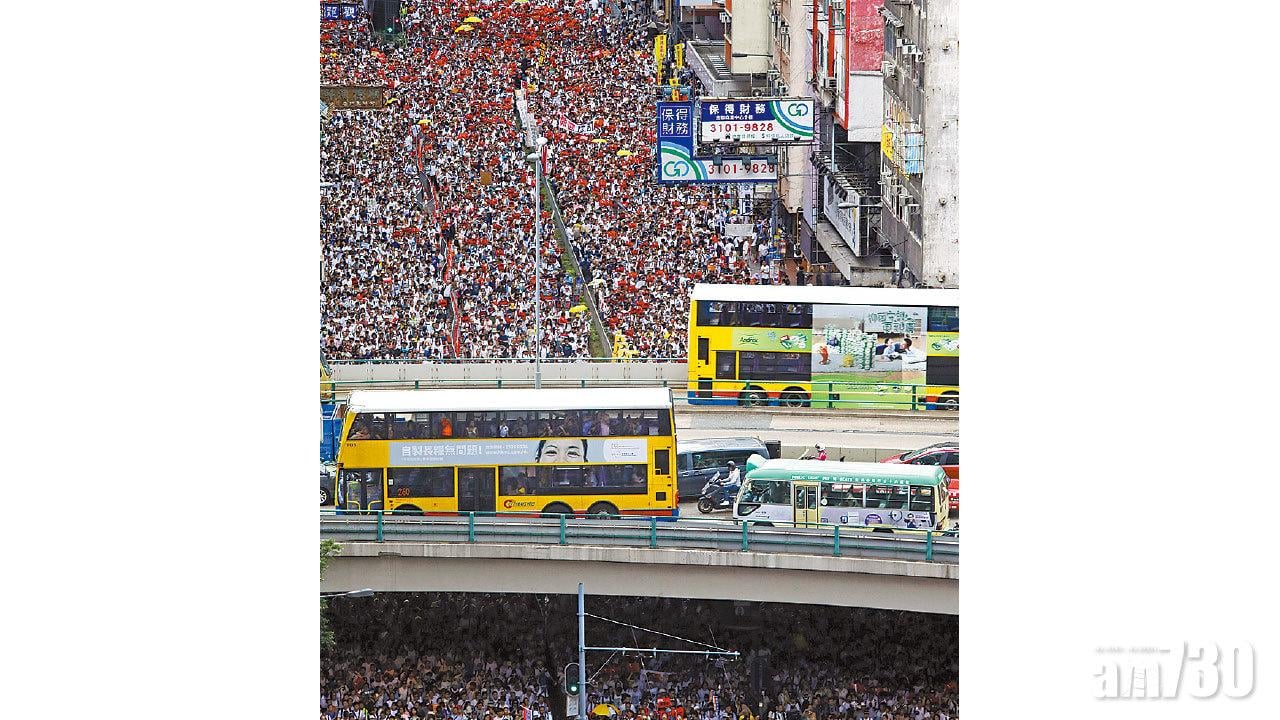 港鐵封站巴士改道 各出奇謀到維園