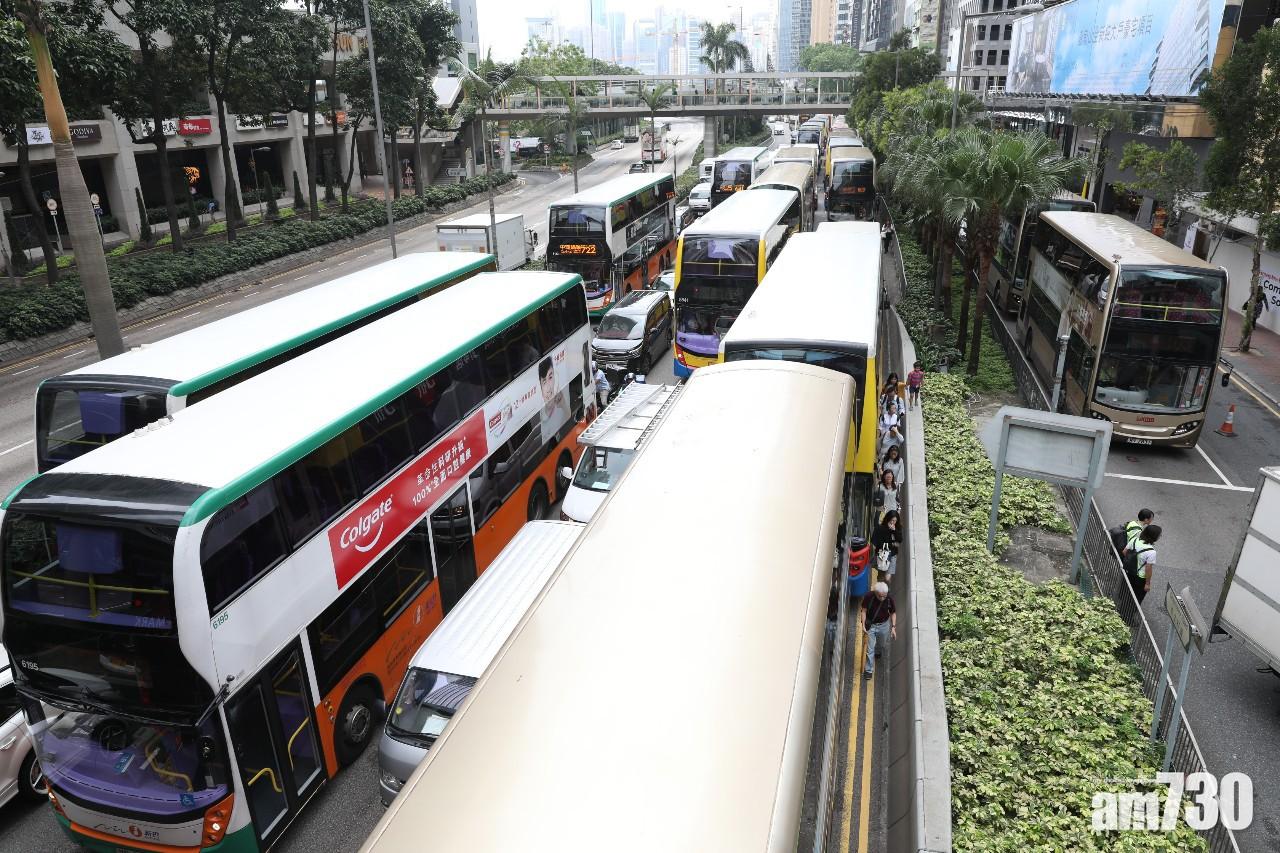 【反修例】金鐘巴士總站停用 60多條巴士路線需臨時改道