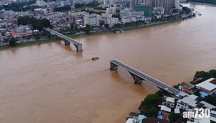 廣東河源東江大橋一段橋身坍塌3車墮江1人獲救