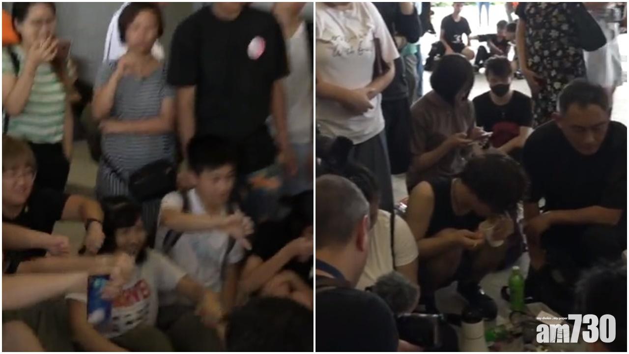 【林鄭記招】立會示威區傳噓聲 市民拒收貨