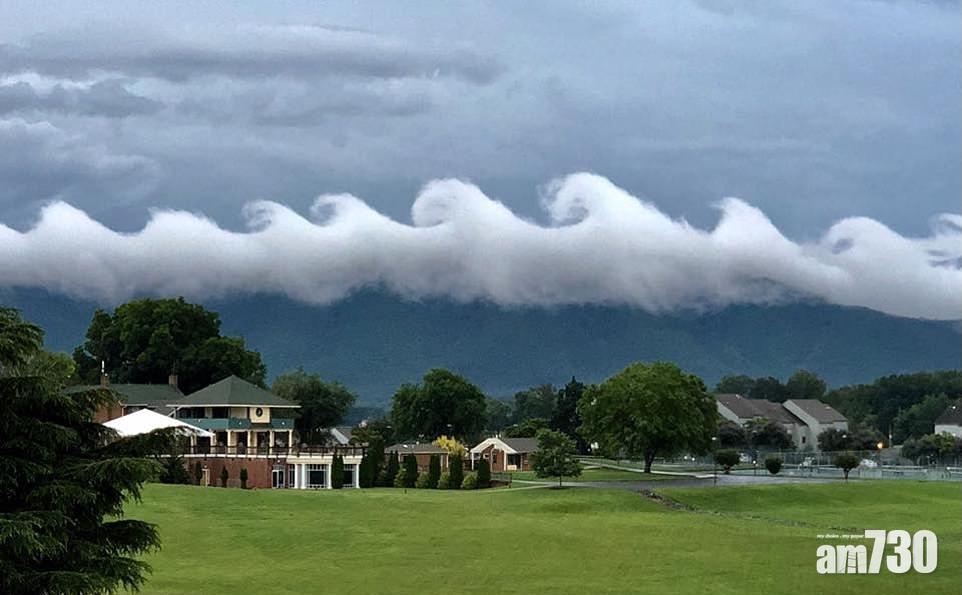 奇特波浪雲 激似梵高畫
