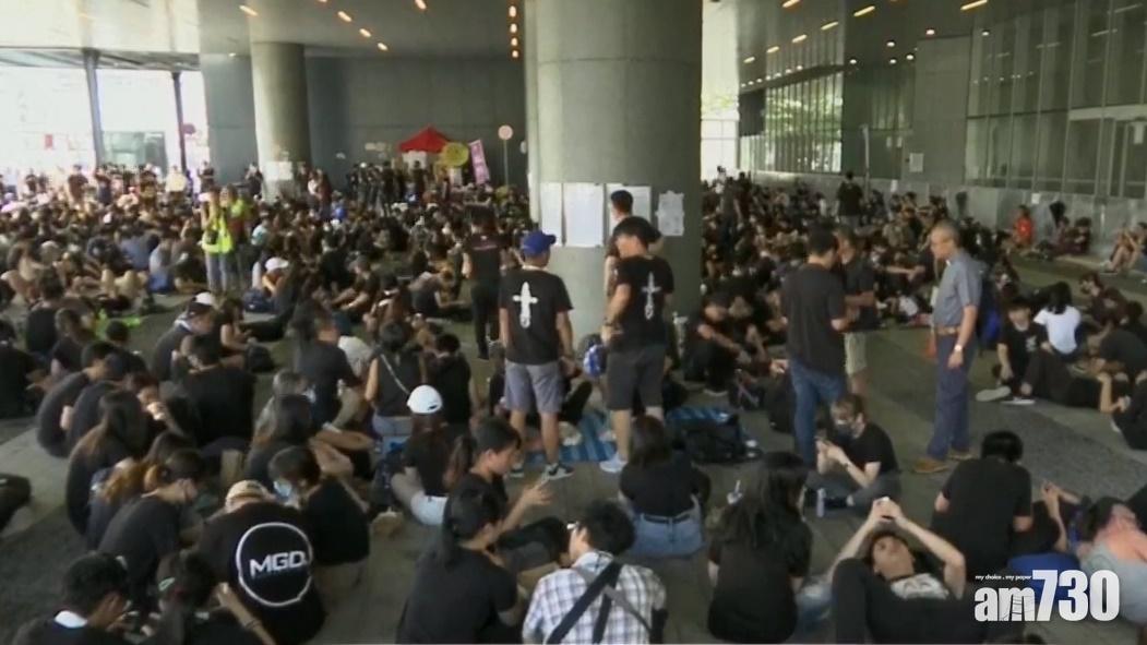 【反修例】大專學界發動包圍政總  目前有數百人聚集