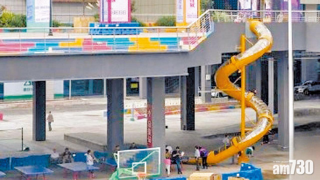 數秒瀡出站 重慶輕軌站外設螺旋滑梯