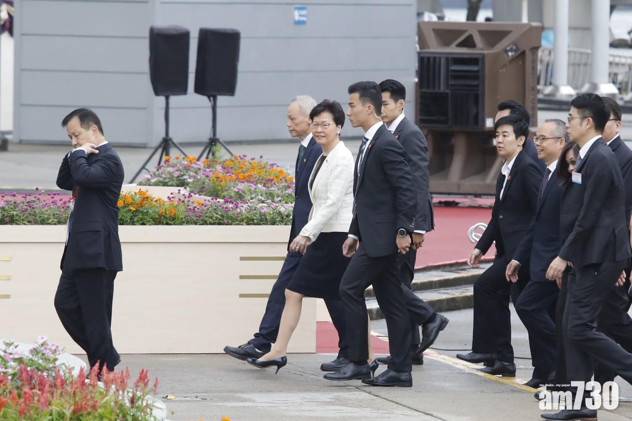 【七一回歸】儀式採雨天方案 嘉賓電視屏幕睇升旗