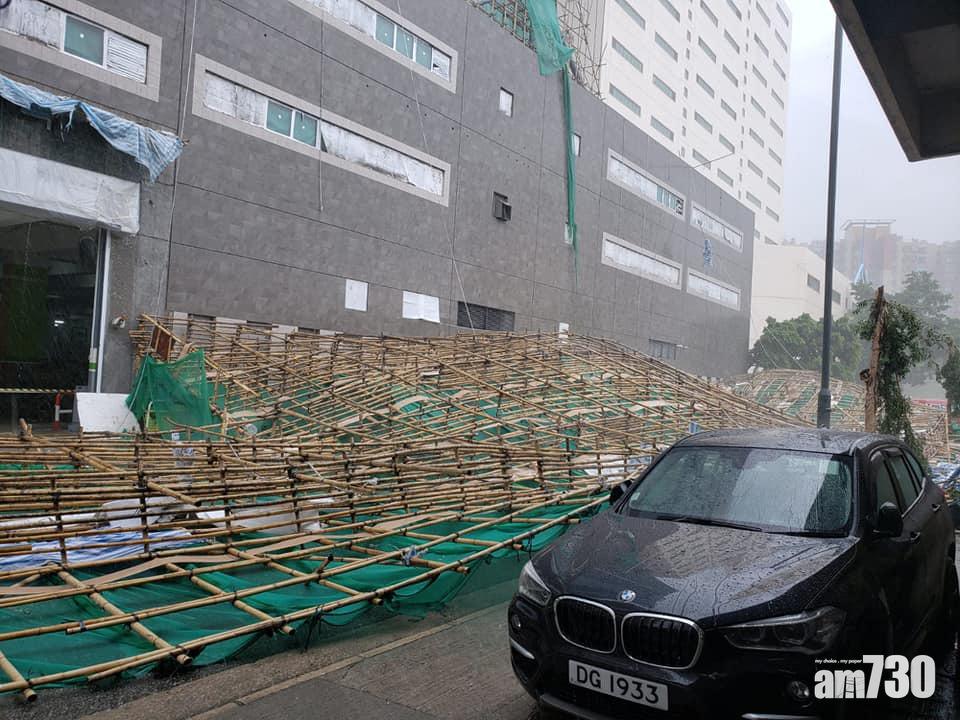 元朗塌棚架壓3車  有司機一度被困