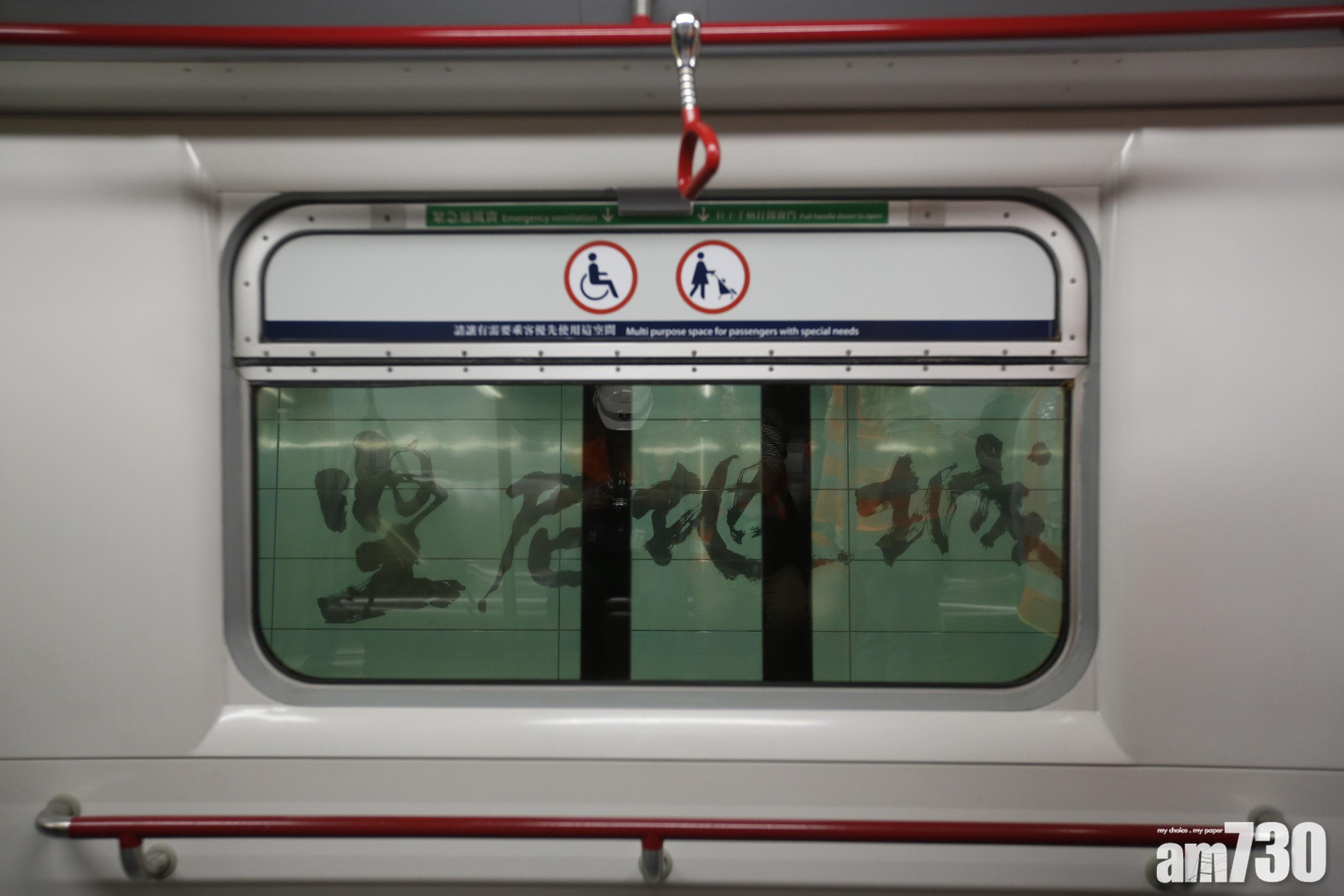 狗狗闖港鐵堅尼地城站登車 愛協：有晶片正聯絡主人