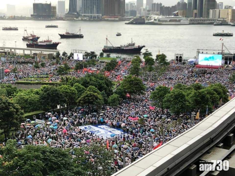 【守護香港】大會：31.6萬人參與 警方：高峰時有10.3萬人