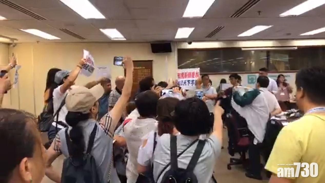 【逃犯條例】旁聽市民叫罵干擾　北區區議會休會收場