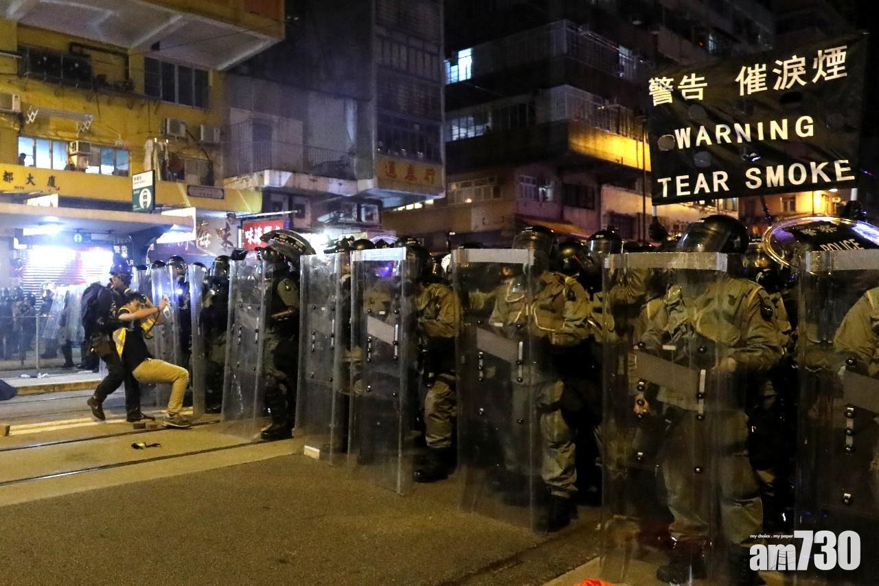 【上環衝突】警方：被動下使用最低武力 警棍鑲環事件跟進中