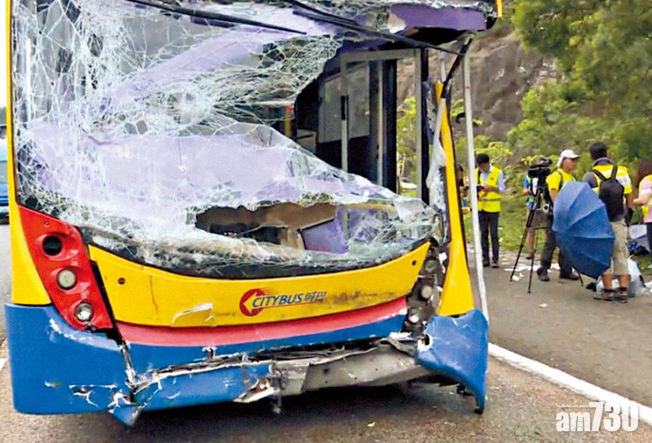 大欖青朗公路兩巴相撞 76人傷3嚴重