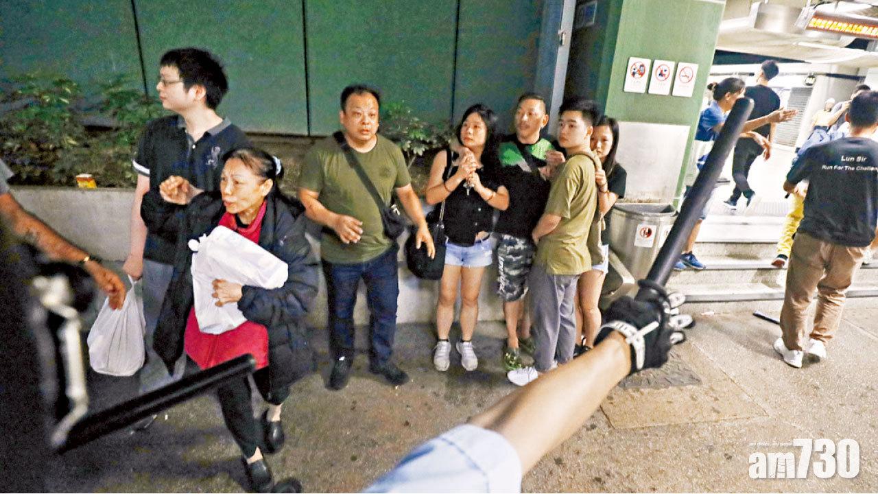 警為舉槍指嚇市民解畫  兩記協斥警暴力針對