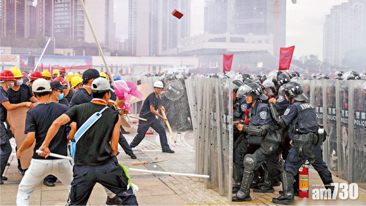 暴徒掟磚鐵枝衝擊 深警演習驅散黑衣人