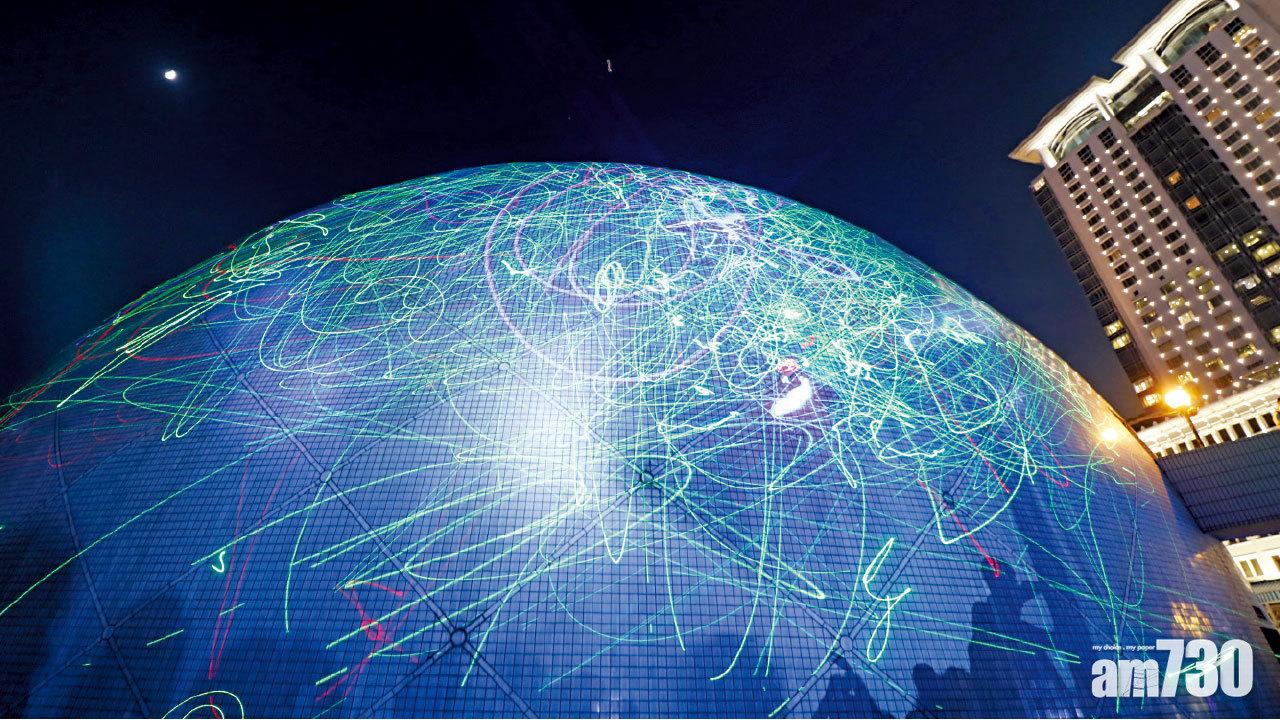 近200人太空館外聲援方仲賢 以雷射筆觀星