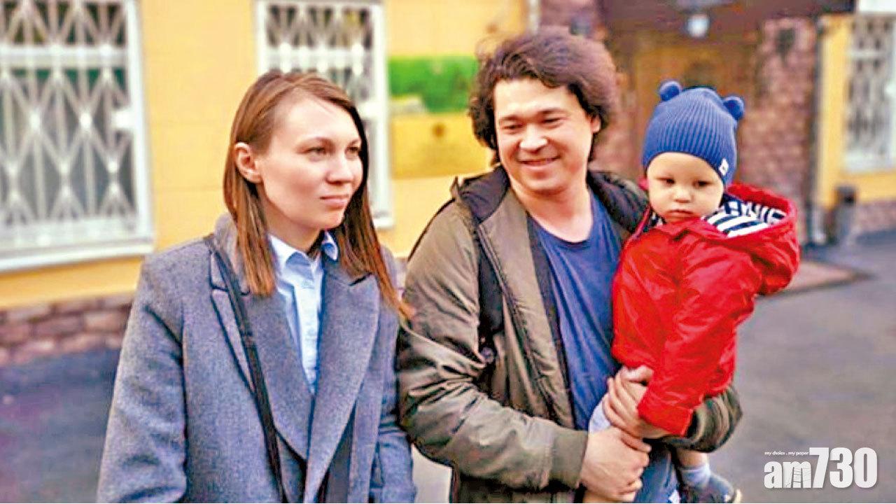 藉兒童打壓異見 俄夫婦帶仔示威恐失撫養權