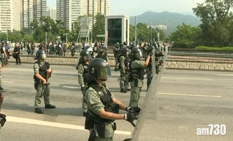 【修例風波】防暴警員大埔警署外築起防線