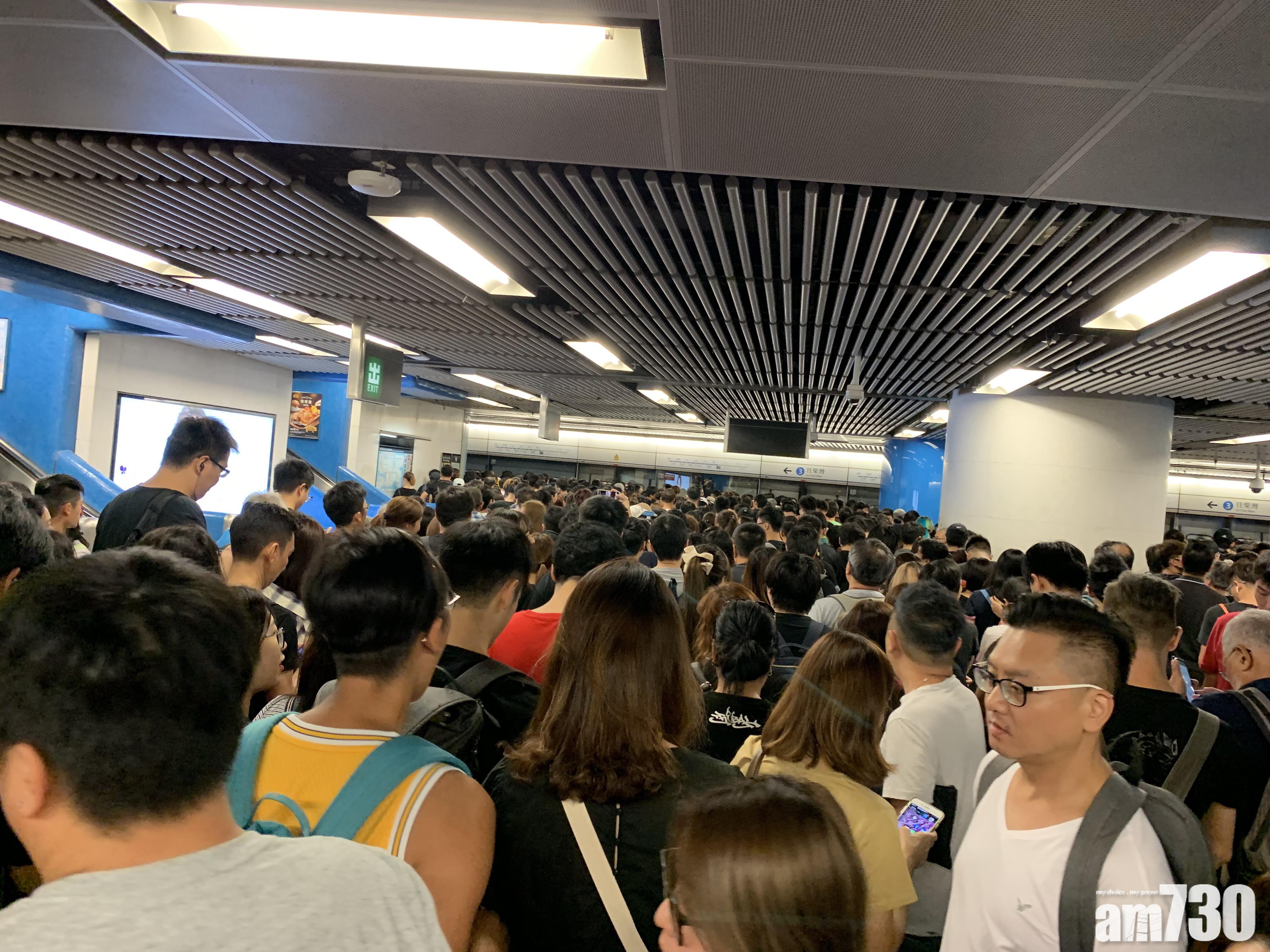 【反修例集會】大量穿黑衣人士迫爆金鐘站