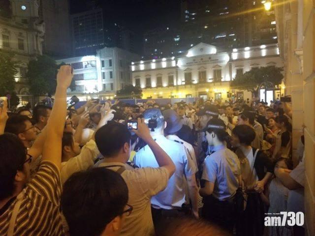 【修例風波】澳門撐港集會取消 有黑衣人如期默站