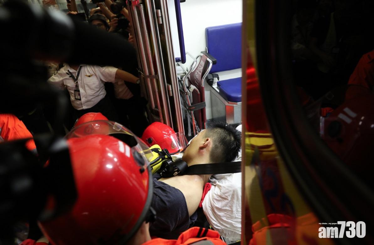 旅客記者機場被禁錮  警拘23歲女子