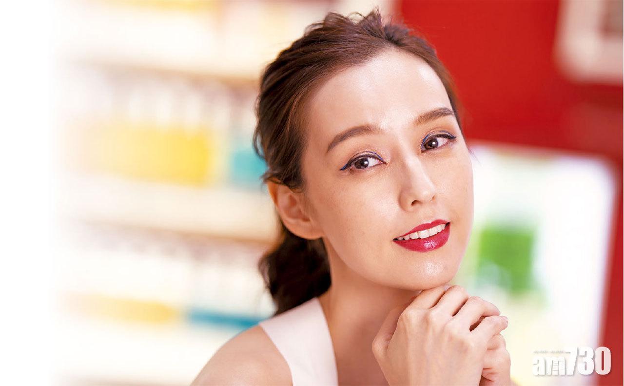 Clarins新推防水眼線筆  夏日必學幾何眼線