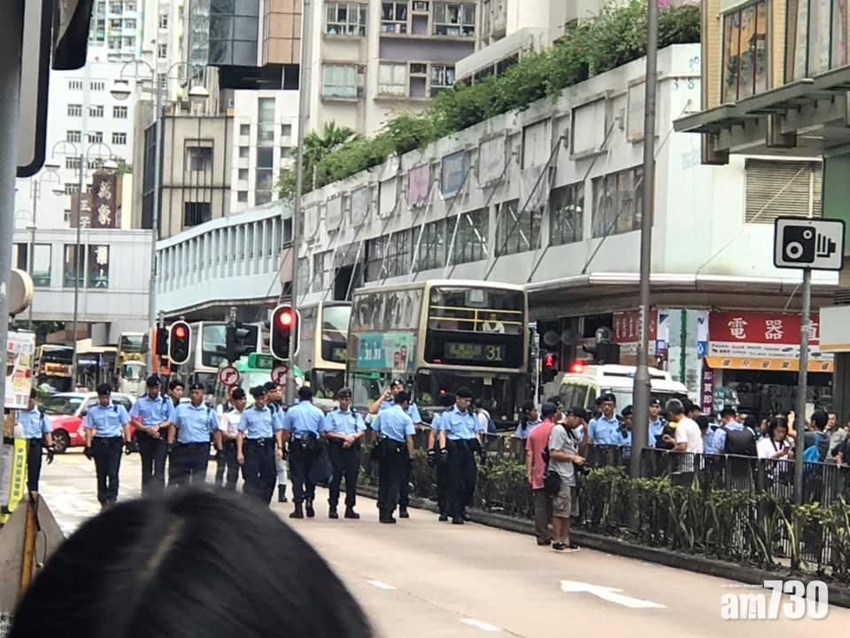【荃葵青遊行】荃灣沙咀道封路 大批警員搜索彈殼