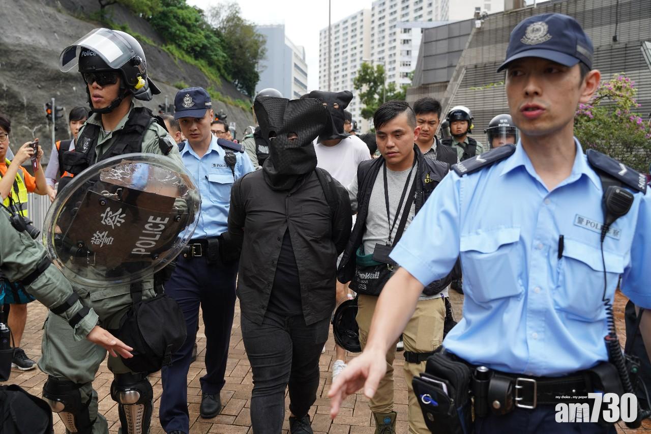 荔景站至少3人被捕 有人涉刑事毀壞