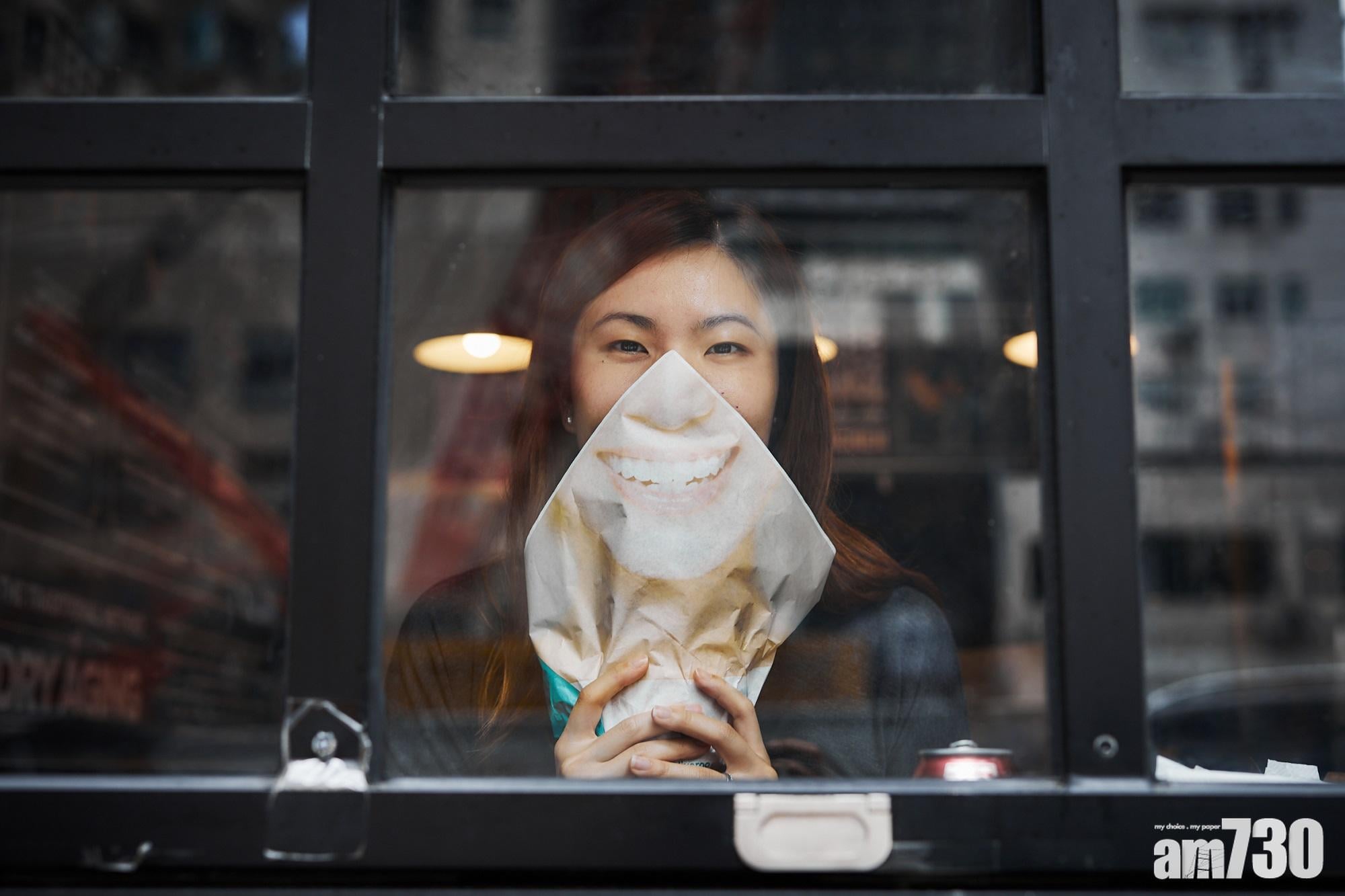【搞笑】保持甜美儀態   戶戶送妙招食巨型burger