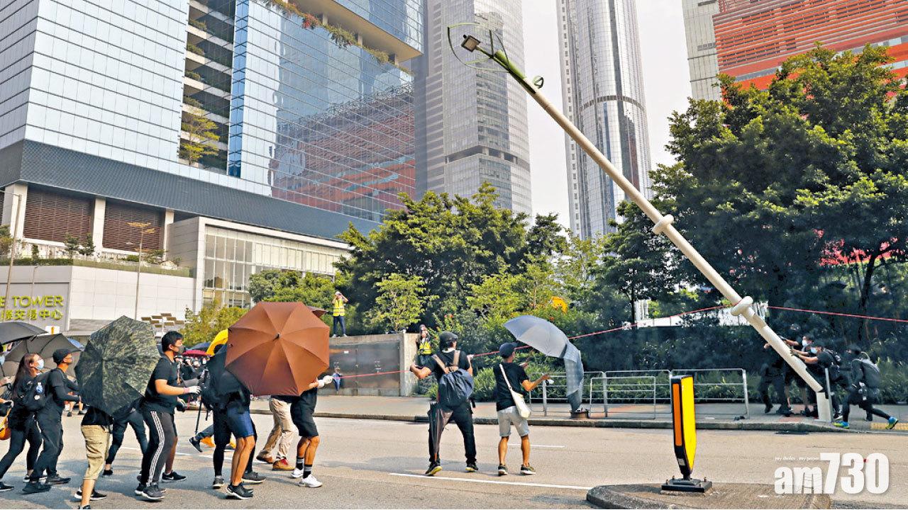 智能燈柱：科技進步與自由代價