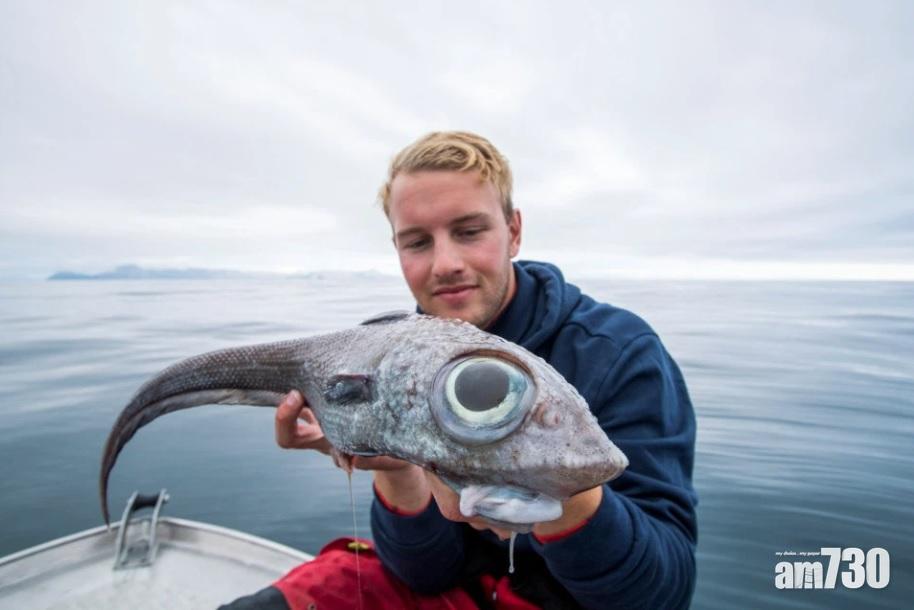 【煮怪物嚟食】青年800米深海釣到超級大眼雞  味道原來係……