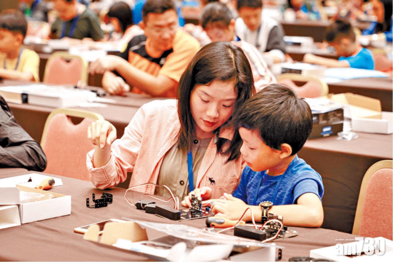 爸媽學做機械人