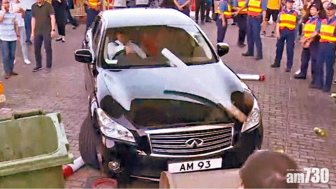 出席活動遇示威座駕遭包圍  聶德權︰曾與示威者面談